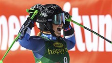 Alice Robinsonová slaví triumf v obřím slalomu v Söldenu. Alice Robinsonová slaví triumf v obřím slalomu v Söldenu.