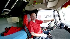 Tomáš Kadeřábek na startu své šichty s reportérem magazínu Víkend DNES. Tomáš Kadeřábek na startu své šichty s reportérem magazínu Víkend DNES.