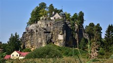 Scenérie hradu Sloup je vdycky psobivá, a u z pohledu zdola, i z vrchu od...