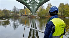 Společnost E.ON přesouvá plynovod u osady Borečnice u Písku pod hladinu řeky... Společnost E.ON přesouvá plynovod u osady Borečnice u Písku pod hladinu řeky...