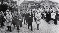 První máj 1975 na tehdejším jihlavském náměstí Míru (dnes Masarykovo).... První máj 1975 na tehdejším jihlavském náměstí Míru (dnes Masarykovo)....