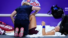 Bianca Andreescuová se nechává oetovat na Turnaji mistry.