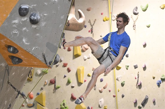 Adam Ondra v semifinále mezinárodního mistrovství eské republiky v lezení na...