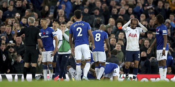 Reakce fotbalist Evertonu a Tottenhamu poté, co si André Gomes zlomil kotník.