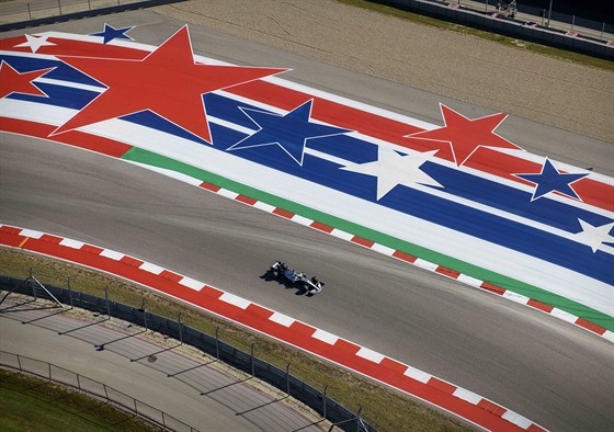 Lewis Hamilton z Mercedesu bhem tréninku v Austinu