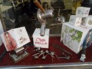 Pěkná výstava historický a krásných kadeřnických a holičských pomůcek v jednom kadeřnictví ve Starostrašnické ulici. Pěkná výstava historický a krásných kadeřnických a holičských pomůcek v jednom kadeřnictví ve Starostrašnické ulici.