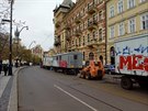 V neděli to vypadalo na Smetanové nábřeží jakoby přijela pouť či cirkus, avšak lidé v maringotkách jsou i opraváři tramvajových tratí. Nyní v úseku Národní divadlo -Staroměstská. V neděli to vypadalo na Smetanové nábřeží jakoby přijela pouť či cirkus, avšak lidé v maringotkách jsou i opraváři tramvajových tratí. Nyní v úseku Národní divadlo -Staroměstská.