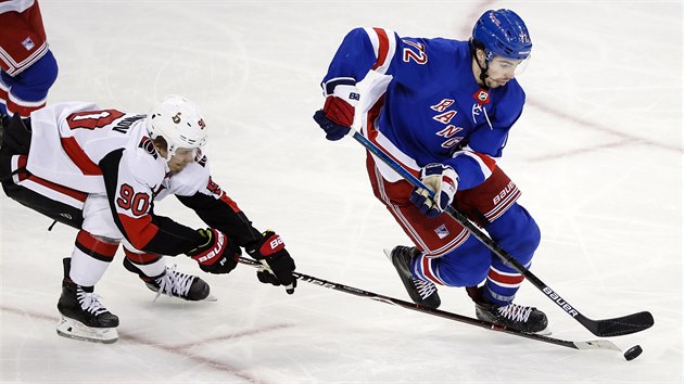 Filip Chytil (vpravo) z NY Rangers má k touši blíž než Vladislav Namestnikov z... Filip Chytil (vpravo) z NY Rangers má k touši blíž než Vladislav Namestnikov z...