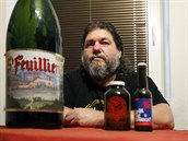 Rekordman v počtu ochutnaných piv Vlastimil Novotný je zároveň sběratelem... Rekordman v počtu ochutnaných piv Vlastimil Novotný je zároveň sběratelem...