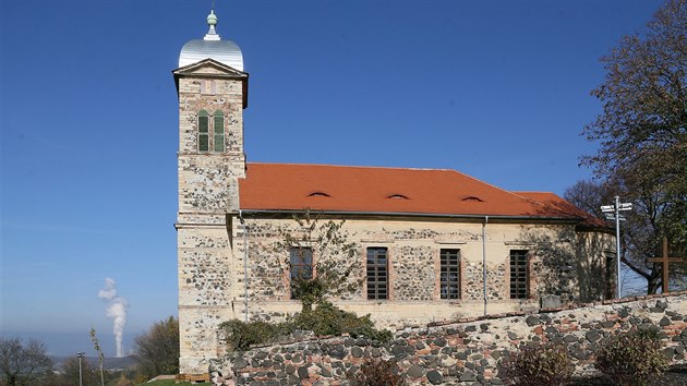 Kostel sv. Jakuba Vtho v Mrzlicch u Bliny byl postaven koncem 17. stolet, od roku 2013 prochz postupnou renovac. Naposledy se opravily schody na v, dky emu na ni mohou vystoupat turist. V nabz zajmav pohled na Mosteckou pnev a Krun hory.