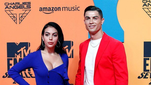Georgina Rodriguezov a Cristiano Ronaldo na MTV Europe Music Awards (Sevilla, 3. listopadu 2019)