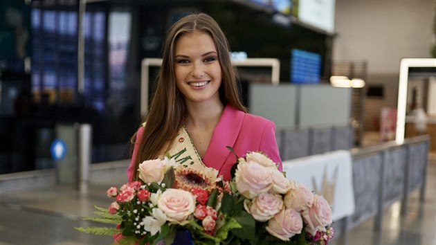 Klra Vavrukov po nvratu ze svtovho finle Miss Earth 2019 na Filipnch, kde skonila na tetm mst (6. listopadu 2019).
