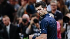 Novak Djokovič slaví postup do finále v Paříži. Novak Djokovič slaví postup do finále v Paříži.