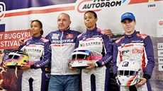Zleva jezdkyně Yasmeen Kolocová, šéf týmu Martin Koloc, jezdkyně Aliyyah... Zleva jezdkyně Yasmeen Kolocová, šéf týmu Martin Koloc, jezdkyně Aliyyah...