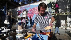 Lennonovu zeď na Malé Straně v Praze čeká po měsíční renovaci slavnostní... Lennonovu zeď na Malé Straně v Praze čeká po měsíční renovaci slavnostní...