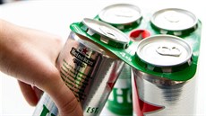 Společnost Heineken nahradí plastový držák pivních plechovek recyklovatelným... Společnost Heineken nahradí plastový držák pivních plechovek recyklovatelným...