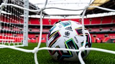 Adidas Uniforia, oficiální míč mistrovství Evropy 2020. Adidas Uniforia, oficiální míč mistrovství Evropy 2020.
