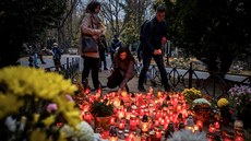 Praha 1.11.2019, Olšanské hřbitovy, dušičky, památka zesnulých, kříž v... Praha 1.11.2019, Olšanské hřbitovy, dušičky, památka zesnulých, kříž v...