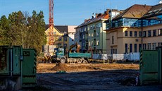 Stavba v areálu tiskárny se rozjela. Stavba v areálu tiskárny se rozjela.