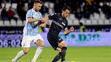 Jasmin Kurtič (vlevo) ze Spalu v souboji s Albinem Ekdalem ze Sampdorie Janov. Jasmin Kurtič (vlevo) ze Spalu v souboji s Albinem Ekdalem ze Sampdorie Janov.