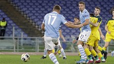 Ciro Immobile z Lazia ím stílí gól v zápase s Celticem Glasgow.