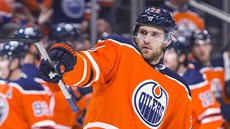 Leon Draisaitl z Edmontonu oslavuje svj gól.