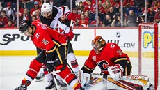 David Rittich (33) hlídá branku Calgary v zápase s New Jersey.