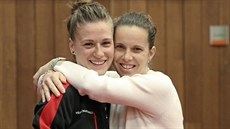 Iveta Vacenovská (vpravo) s oporou hodonínského týmu Natálií Partykovou. Iveta Vacenovská (vpravo) s oporou hodonínského týmu Natálií Partykovou.