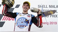 Álex Márquez slaví triumf v Moto2. Álex Márquez slaví triumf v Moto2.