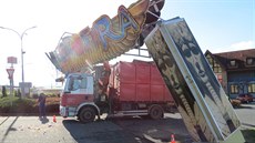 Škodu ve výši 150 tisíc korun způsobil šofér, který v Horní Folmavě povalil... Škodu ve výši 150 tisíc korun způsobil šofér, který v Horní Folmavě povalil...