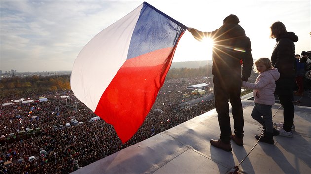 Demonstrace za demokracii, kterou na pražské Letné pořádá iniciativa Milion... Demonstrace za demokracii, kterou na pražské Letné pořádá iniciativa Milion...