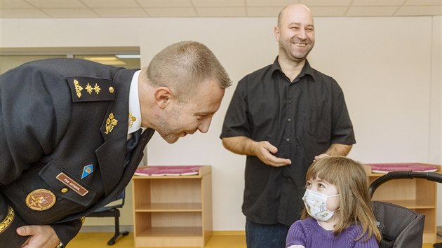 V nemocnici dívku ve středu navštívil generální ředitel VS ČR Petr Dohnal,... V nemocnici dívku ve středu navštívil generální ředitel VS ČR Petr Dohnal,...