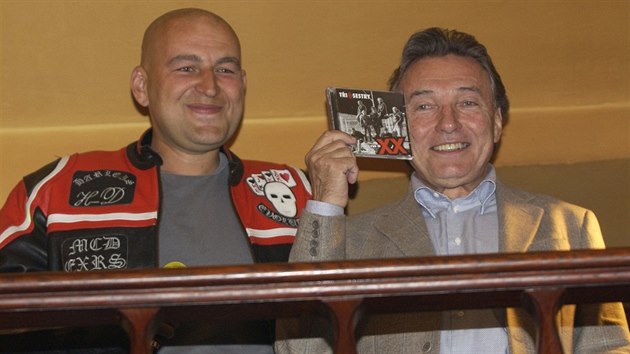 Lou Fanánek Hagen a Karel Gott na křtu alba skupiny Tři sestry (9. května 2005) Lou Fanánek Hagen a Karel Gott na křtu alba skupiny Tři sestry (9. května 2005)