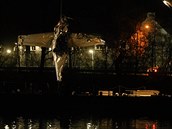 Hasiči vytahují z Labe u Křešic na Litoměřicku malé letadlo, které tu spadlo.... Hasiči vytahují z Labe u Křešic na Litoměřicku malé letadlo, které tu spadlo....
