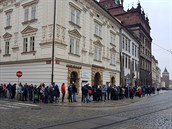 V Plzni začal 17 listopadu v devět hodin ráno prodej pamětních eurobankovek k... V Plzni začal 17 listopadu v devět hodin ráno prodej pamětních eurobankovek k...