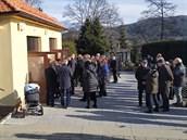 Obřadní síň prachatického hřbitova byla plná Obřadní síň prachatického hřbitova byla plná