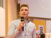 Michal Doubek při vyhlášení cen v soutěži Hodina H na přehlídce FestUp, kterou... Michal Doubek při vyhlášení cen v soutěži Hodina H na přehlídce FestUp, kterou...