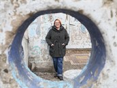 Památkářka Lenka Hájková u betonové prolézačky na sídlišti Krásné Březno v Ústí... Památkářka Lenka Hájková u betonové prolézačky na sídlišti Krásné Březno v Ústí...