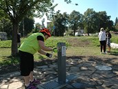 U cyklostezky podél řeky Dřevnice vzniklo pítko. U cyklostezky podél řeky Dřevnice vzniklo pítko.