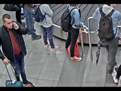 Policie hledá muže, který přicestoval s dvojicí pašeráků. Policie hledá muže, který přicestoval s dvojicí pašeráků.