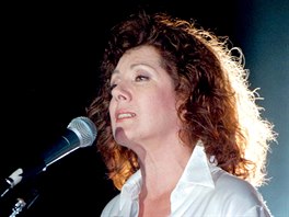 Zpvaka Marie Rottrová pi vystoupení na koncertu Hudba bez bariér (1996)