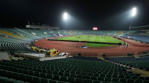 Pohled na przdn bulharsk stadion bhem zpasu domcho vbru proti eskmu tmu v kvalifikaci na ME.