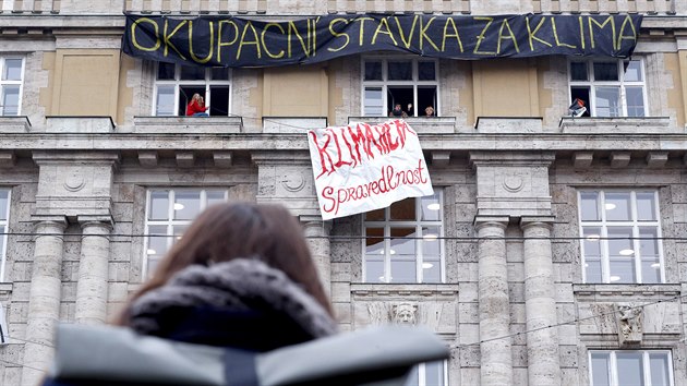 Studenti Filozofick fakulty UK v Praze vyhlsili v ter rno okupan stvku za klima. (12. listopadu 2019)