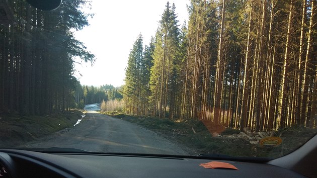 Oprava silnice z Nov Pece k rakouskm hranicm m stt tm pl miliardy. Snmek je z bezna 2019, kdy se chystala rekonstrukce druhho seku.