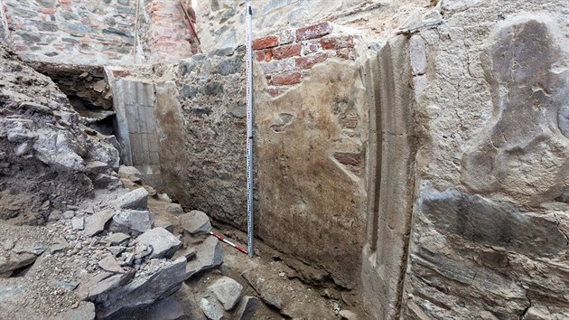 Archeologov odkryli na hrad Helftn bhem velk rekonstrukce tamnho palce gotick portl ze 14. stolet. Podle odbornk jde v rmci eska o uniktn objev.
