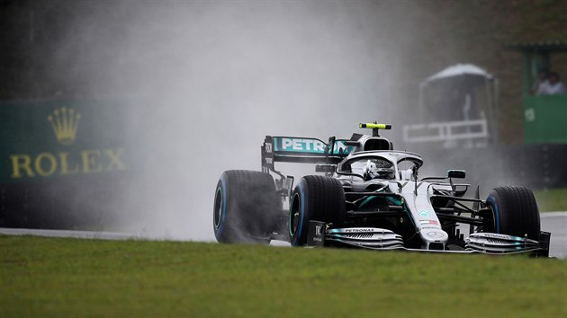 Valtteri Bottas z Mercedesu pi trninku na Velkou cenu Brazlie