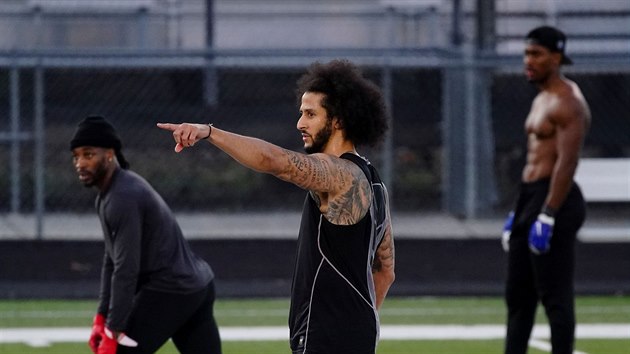 Colin Kaepernick bhem svho veejnho trninku pro skauty NFL v Riverdale