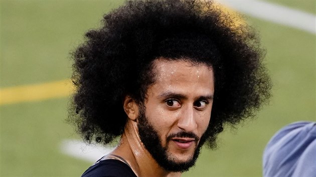 Colin Kaepernick na trninku pro skauty z NFL