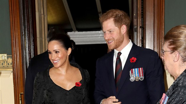 Vvodkyn Meghan a princ Harry v Royal Albert Hall na slavnosti pipomnajc obti prvn svtov vlky (Londn, 9. listopadu 2019)