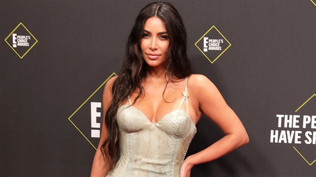 Kim Kardashianov na Peoples Choice Awards (10. listopadu 2019)